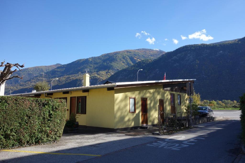 Motel-Restaurant 13 Etoiles Saint-Léonard Exteriör bild